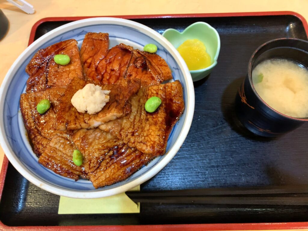 「豚丼はなとかち」の半ばら豚丼の並盛