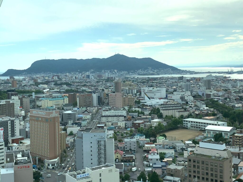 五稜郭タワー展望フロアから見た函館山