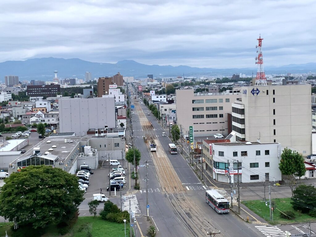 ホテルプロモート函館の客室から眺める朝の函館市内