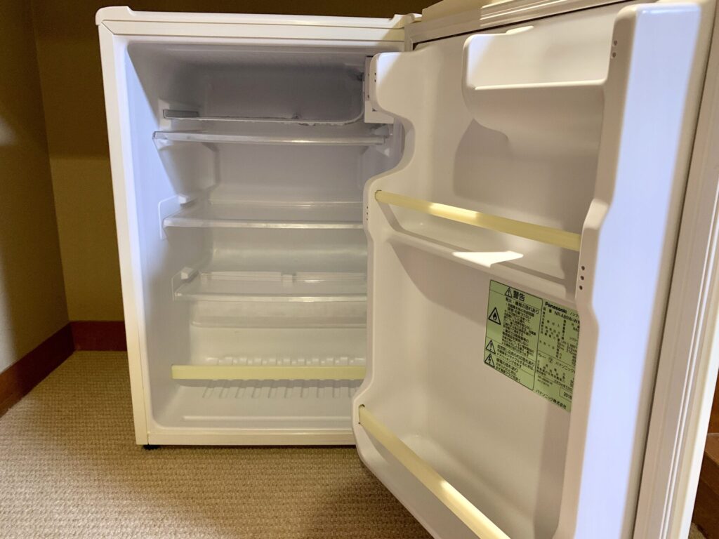 ホテル玉泉の客室に備えてある冷蔵庫
