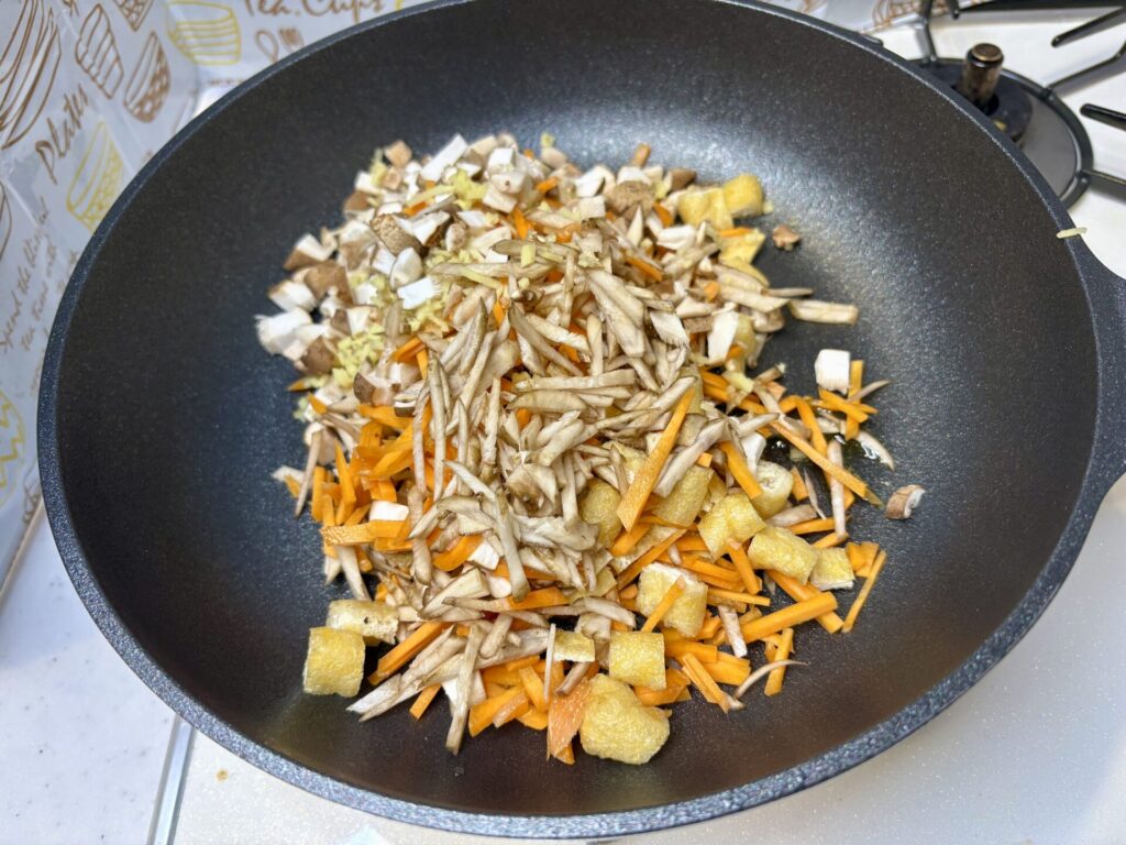 ホタテの炊き込みご飯の具材