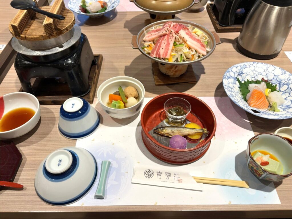 「青雲荘」夕食。雲仙彩り会席