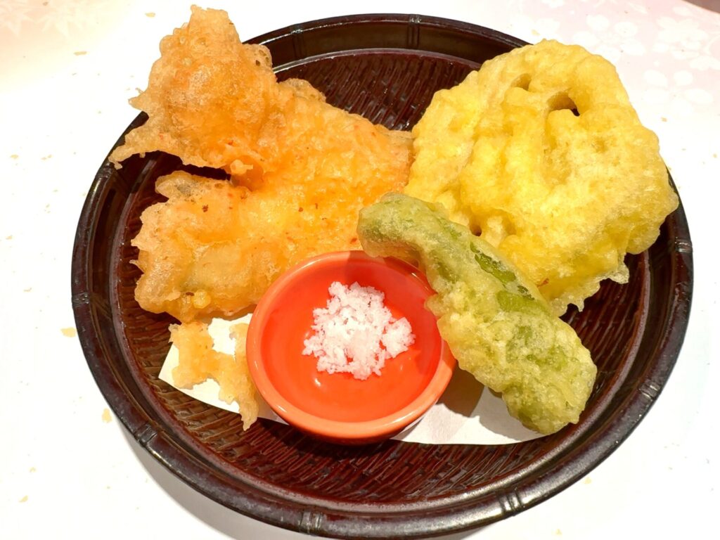 青雲荘の夕食「鱚の梅香揚げ」