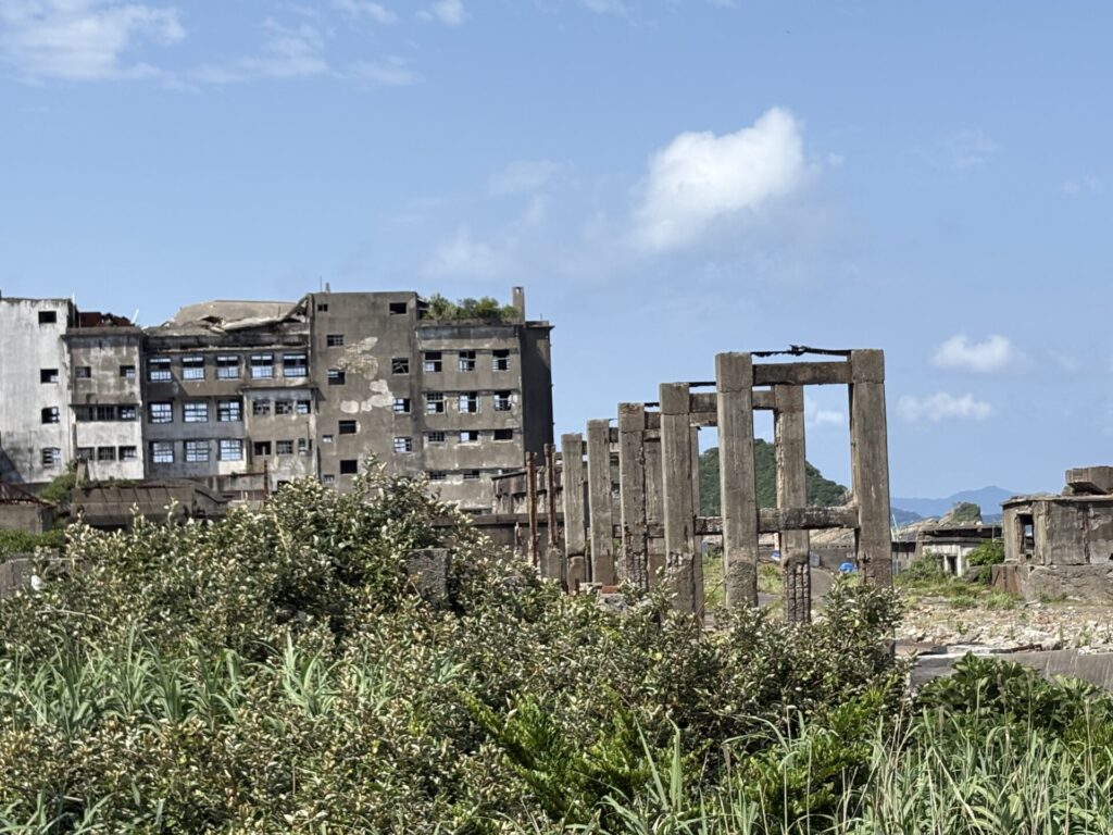 軍艦島:コンベアの支柱跡