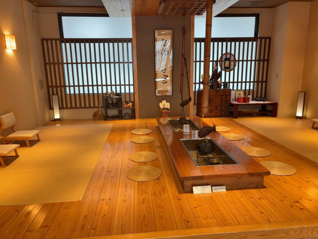 大歩危峡まんなかの和風休憩エリア